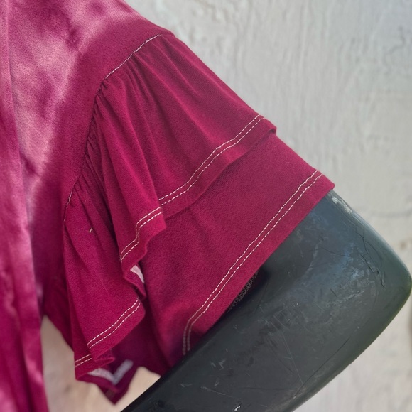 3/$25 NWT Super Comfy Hand Tie-dyed Ruffled Sleeve Rayon T Raspberry - Picture 3 of 5